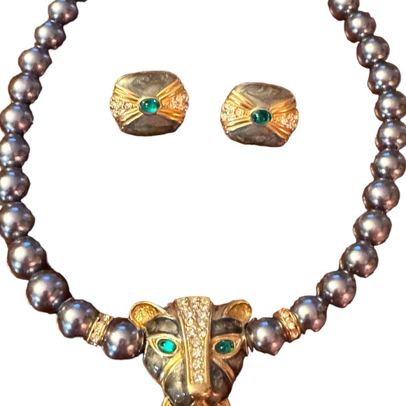Kenneth Jay Lane Grey Pearl crystal enameled panther necklace & earrings Set - Picture 3 of 12